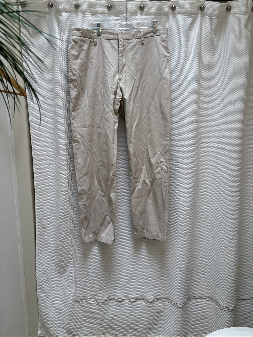 Banana Republic Factory Men's Khaki Chinos in Light Beige